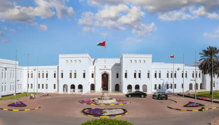 سلطنة عمان تدين الهجمات على منشآت الطاقة في الإمارات وقطر والغارات على السعودية